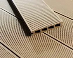 Szeroka gama kolorów i wykończeń desek tarasowych WPC