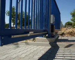 Samonośne i na szynie - o cechach bram przesuwnych