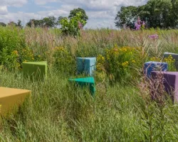 Przestrzeń biurowa pełna kolorów - eco pufy VANK_TRI