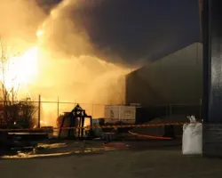 Odporność ogniowa płyt warstwowych z rdzeniem QuadCore®