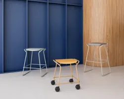 Odkryj nową kolekcję hokerów i taboretów Huga