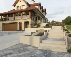 Różnica poziomów na działce może być atutem! Pomysły na efektowne schody ogrodowe