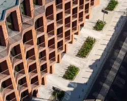 Bernardyńska 4 - architektura, która rozmawia z&nbsp;miastem