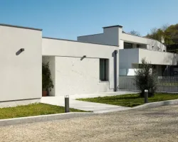 Dwie siostry, dwa domy, jedna architektura. Projekt pracowni felixARQS