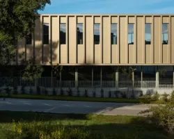 Kompleks administracyjno-przemysłowy według projektu Impare Arquitectura