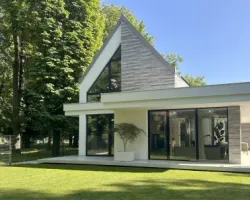 Forrest House - współczesna willa w parkowym krajobrazie