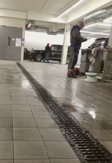 Salony samochodowe z&nbsp;systemami odwodnień firmy AS / zdjęcie nr: 6