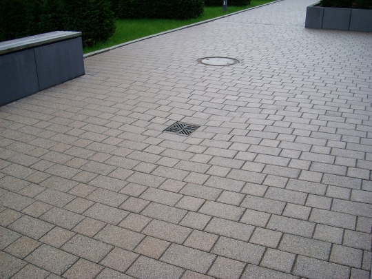 Precyzyjne odwodnienie punktowe, FASERFIX®POINT STANDARD przeznaczone na&nbsp;podwórza, place i&nbsp;parkingi przydomowe / zdjęcie nr: 2