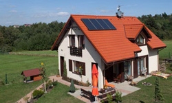 Instalacja solarna z pomocą dla spełnienia Warunków Technicznych