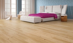 Design tkwi w szczegółach - idealne połączenie podłogi i listwy