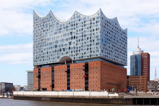 Szkło Guardian Glass na fasadzie nowej filharmonii w Hamburgu Szkło Guardian Glass na fasadzie nowej filharmonii w Hamburgu