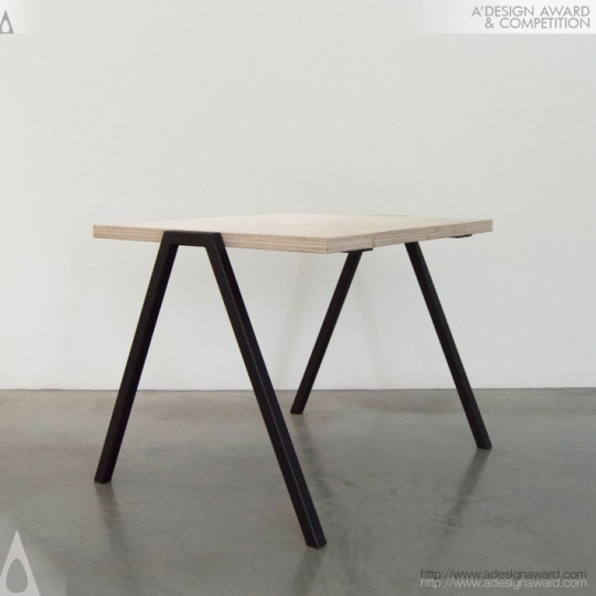 Biurko dla aktywnych, projekt Simonas Palovis / zdjęcie nr: 2
