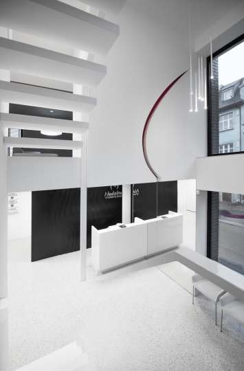 Oświetlenie techniczne AQForm w futurystycznym wnętrzu gabinetu stomatologicznego / zdjęcie nr: 10 Oświetlenie techniczne AQForm w futurystycznym wnętrzu gabinetu stomatologicznego / zdjęcie nr: 10