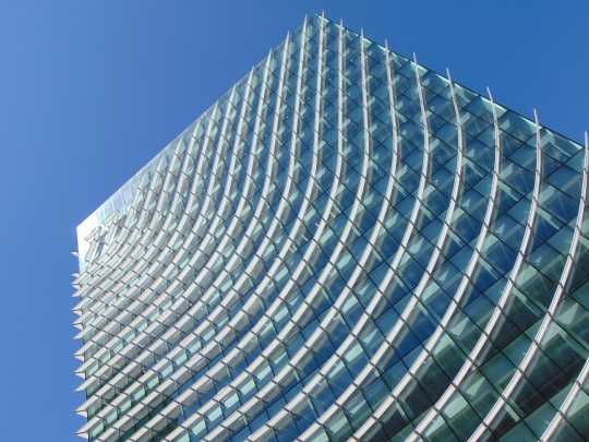 Castellana 77, ekologiczny budynek z podwójną fasadą ze szkła Guardian Castellana 77, ekologiczny budynek z podwójną fasadą ze szkła Guardian