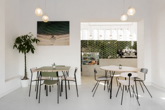 Lekkie, subtelne, nowoczesne - stoliki i&nbsp;krzesła z&nbsp;kolecji SHARK | ORKA / zdjęcie nr: 4