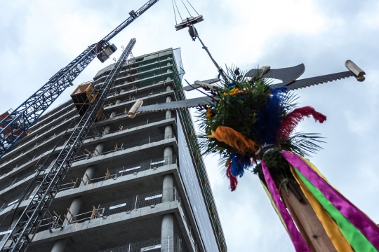 Najwyższy budynek biurowy Browarów Warszawskich osiągnął docelową wysokość / zdjęcie nr: 3 Najwyższy budynek biurowy Browarów Warszawskich osiągnął docelową wysokość / zdjęcie nr: 3