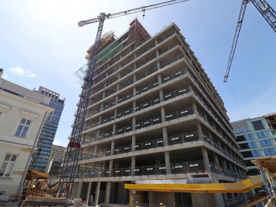Najwyższy budynek biurowy Browarów Warszawskich osiągnął docelową wysokość / zdjęcie nr: 7 Najwyższy budynek biurowy Browarów Warszawskich osiągnął docelową wysokość / zdjęcie nr: 7
