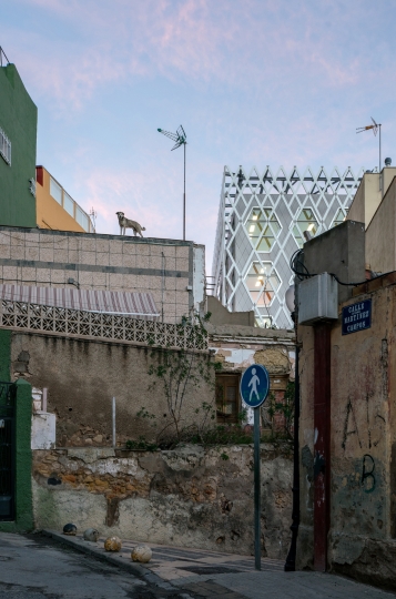 Na styku kultur - projekt Angel Verdasco Arquitectos / zdjęcie nr: 8
