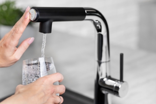 EKO I&nbsp;ELEGANCKO - BATERIA KUCHENNA Z&nbsp;FUNKCJĄ FILTROWANIA WODY / zdjęcie nr: 1