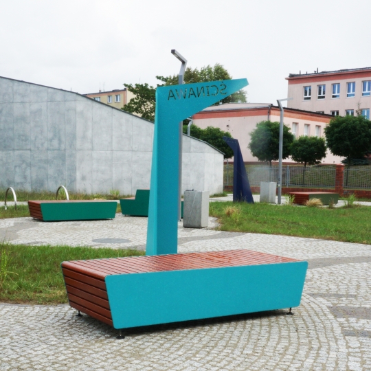Kolory w&nbsp;przestrzeni publicznej na&nbsp;przykładzie małej architektury Komserwis w&nbsp;Brzegu Dolnym / zdjęcie nr: 4