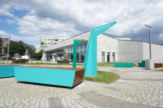 Kolory w&nbsp;przestrzeni publicznej na&nbsp;przykładzie małej architektury Komserwis w&nbsp;Brzegu Dolnym / zdjęcie nr: 3