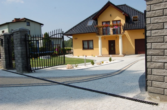 Jak wykonać odwodnienie liniowe domu i&nbsp;garażu / zdjęcie nr: 1