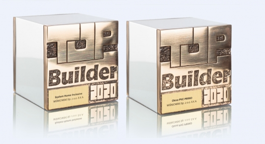 Wiśniowski ze statuetką Topbuilder 2020 Wiśniowski ze statuetką Topbuilder 2020