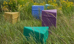 Przestrzeń biurowa pełna kolorów - eco pufy VANK_TRI