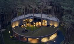 Circle Wood House – dom wkomponowany w las, las wkomponowany w dom