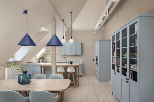 Mieszkanie na&nbsp;poddaszu w&nbsp;odcieniach błękitu / zdjęcie nr: 1