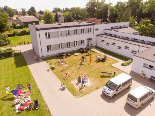 PLACE ZABAW "BEZ BARIER" - JAK ZAPROJEKTOWAĆ PLAC DOSTĘPNY DLA WSZYSTKICH PLACE ZABAW "BEZ BARIER" - JAK ZAPROJEKTOWAĆ PLAC DOSTĘPNY DLA WSZYSTKICH