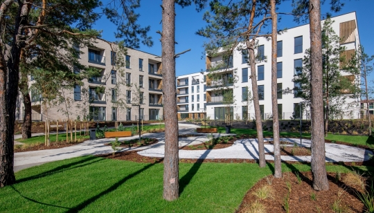 Projekt leśnych apartamentów od Kuryłowicz & Associates. Projekt leśnych apartamentów od Kuryłowicz & Associates.