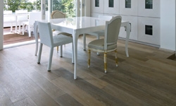 Tego nie rób – 5 błędów przy sprzątaniu drewnianych podłóg