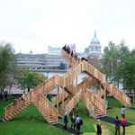 Surrealistyczna konstrukcja Endless Stair na Festiwalu Designu w Londynie