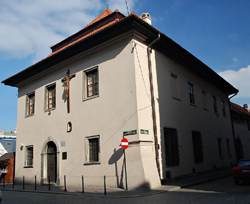 Dom Pod Krzyżem Dom Pod Krzyżem