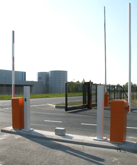 Belgijski Decospan wyposażony w automatyczne bramy Robusta / zdjęcie nr: 2 Belgijski Decospan wyposażony w automatyczne bramy Robusta / zdjęcie nr: 2