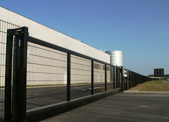 Belgijski Decospan wyposażony w automatyczne bramy Robusta / zdjęcie nr: 1 Belgijski Decospan wyposażony w automatyczne bramy Robusta / zdjęcie nr: 1
