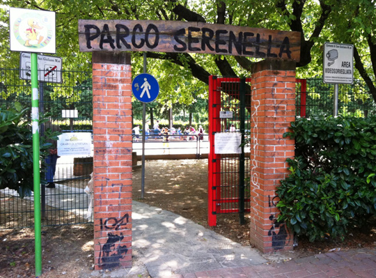 Włoski park bezpieczny dla dzieci i dorosłych dzięki ogrodzeniu panelowemu firmy BETAFENCE Włoski park bezpieczny dla dzieci i dorosłych dzięki ogrodzeniu panelowemu firmy BETAFENCE