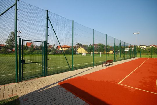 Ogradzamy boisko sportowe Ogradzamy boisko sportowe