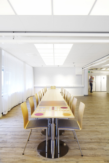Soundlight Comfort™ Ceiling - pochłanianie dźwięku i oświetlenie w jednym, łatwym w montażu systemie / zdjęcie nr: 3 Soundlight Comfort™ Ceiling - pochłanianie dźwięku i oświetlenie w jednym, łatwym w montażu systemie / zdjęcie nr: 3