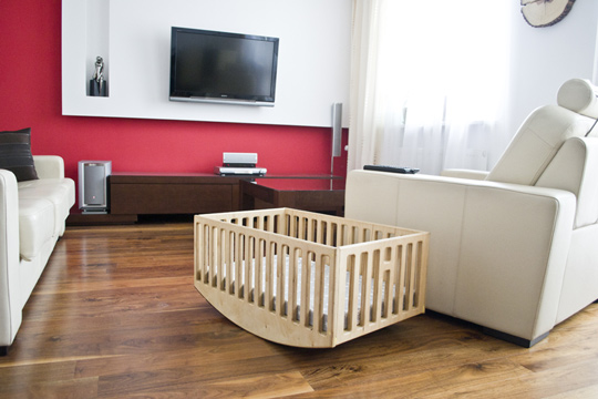 Drewniany bujak/łóżeczko SlickCrib - wygoda i spokój dla najmłodszych Drewniany bujak/łóżeczko SlickCrib - wygoda i spokój dla najmłodszych