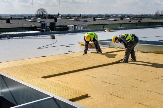 Produkty ROCKWOOL na dachach hali firmy Bolsius Produkty ROCKWOOL na dachach hali firmy Bolsius