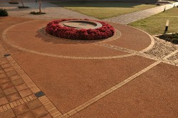 Beton dekoracyjny - trwałe i estetyczne rozwiązanie do ogródów i przestrzeni miejskich Beton dekoracyjny - trwałe i estetyczne rozwiązanie do ogródów i przestrzeni miejskich