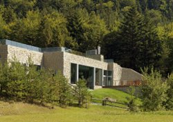 Bezramowe przeszklenie panoramiczne z widokiem na Jaworzynę Krynicką Bezramowe przeszklenie panoramiczne z widokiem na Jaworzynę Krynicką