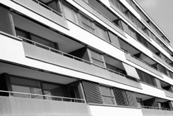 Między WIELKĄ PŁYTĄ A MINIMALIZMEM Między WIELKĄ PŁYTĄ A MINIMALIZMEM