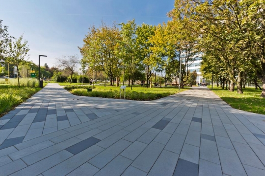 Superścieżka w&nbsp;Krakowie z&nbsp;płyt marki Bruk-Bet / zdjęcie nr: 3