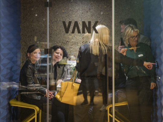 Prapremiera ekologicznego boksu akustycznego VANK WALL BOX w&nbsp;Berlinie / zdjęcie nr: 6