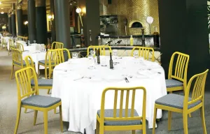 Klasyczne krzesło Varia Papatya