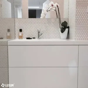 Umywalka na wymiar z blatem i szafką | LUXUM